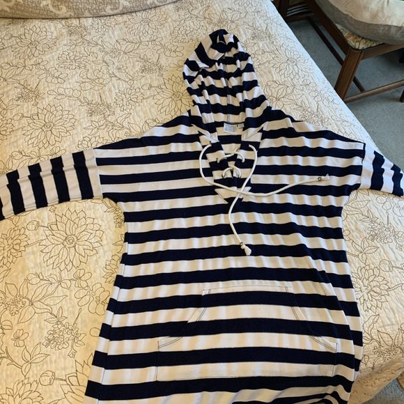 Beachy Cover-Up - Picture 3 of 11